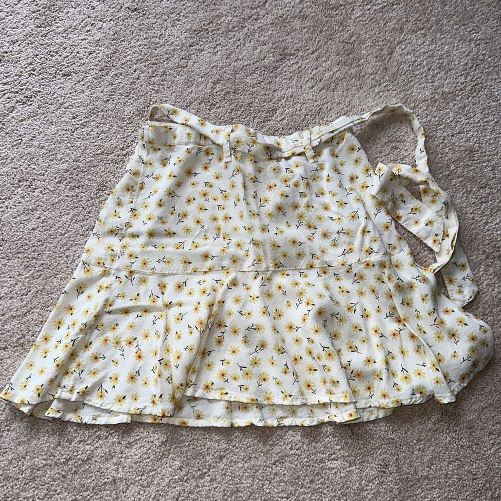 Yellow daisy ditzy print A-line skirt with ribbon tie